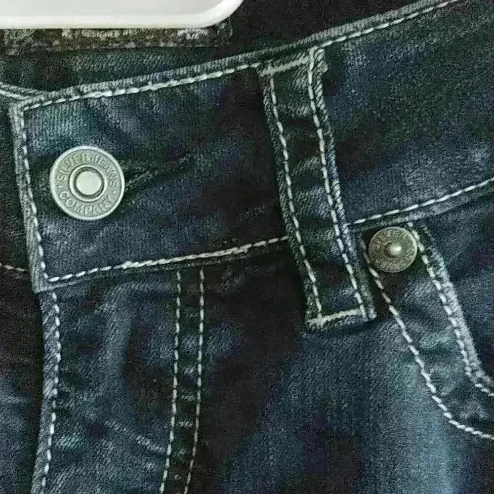 Silver Jeans - Picture 2 of 6